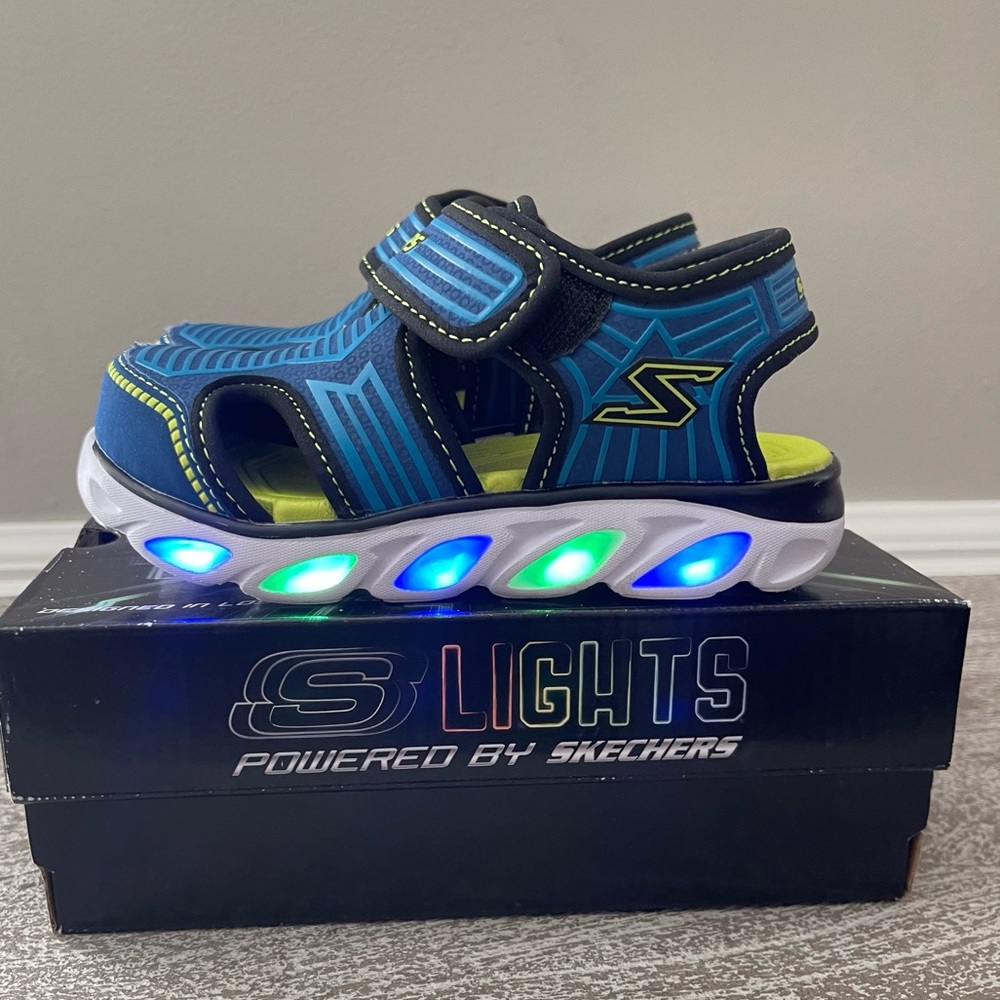 Sketchers S Lights